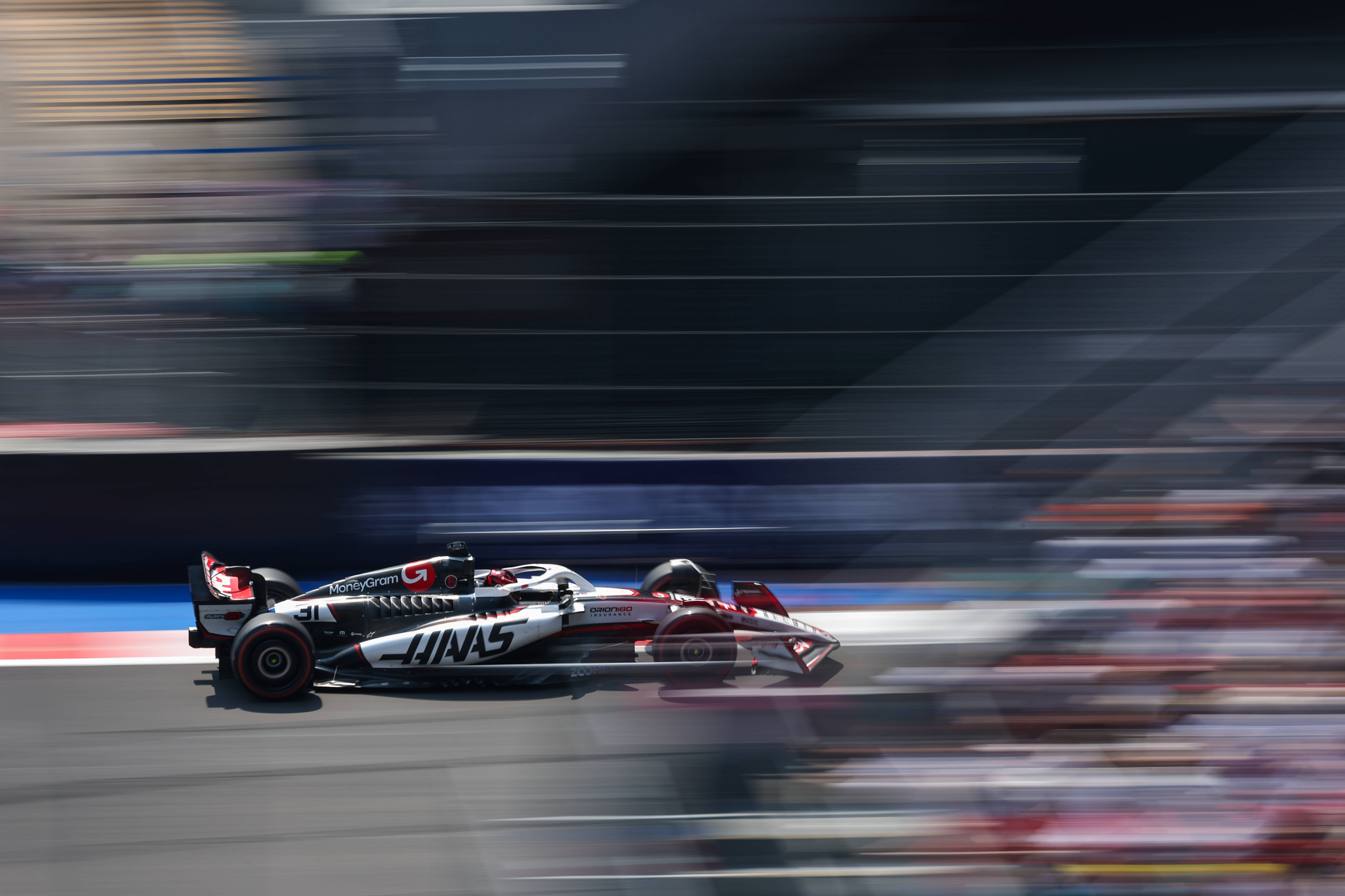 雷诺车队绝杀红牛二队，塞恩斯刷新纪录