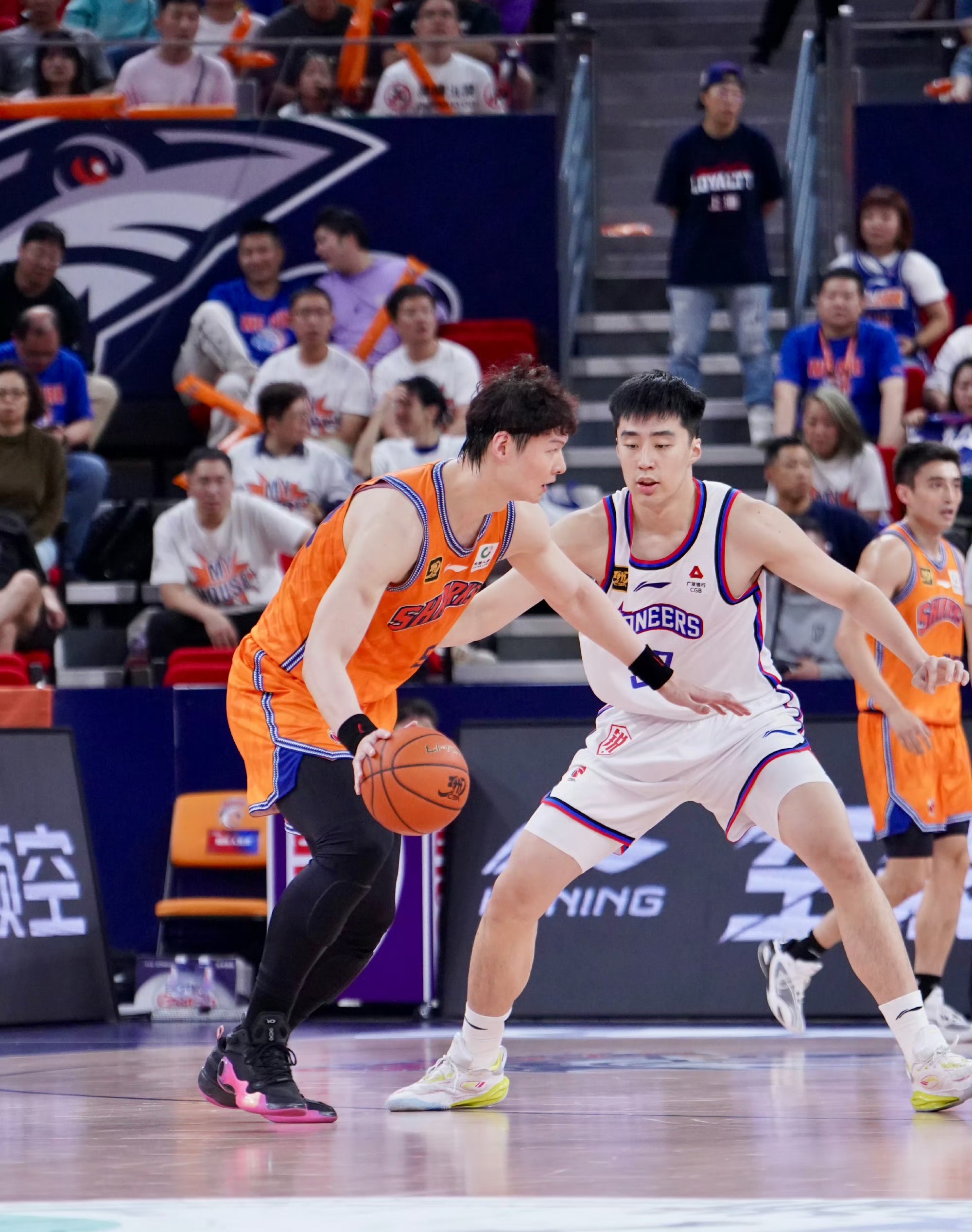 山东队险胜猛龙，王哲林刷新纪录