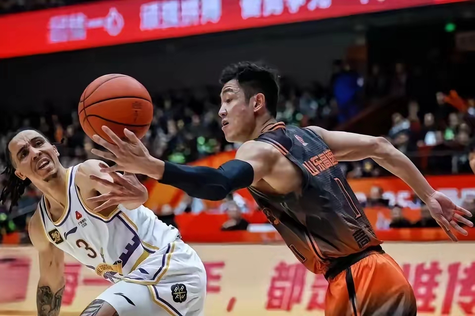 尼克斯险胜浙江队，高诗岩高光表现