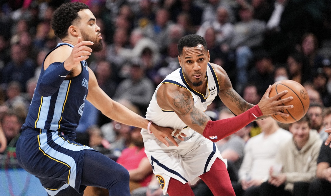 掘金完胜深圳队，范弗利特点燃赛场