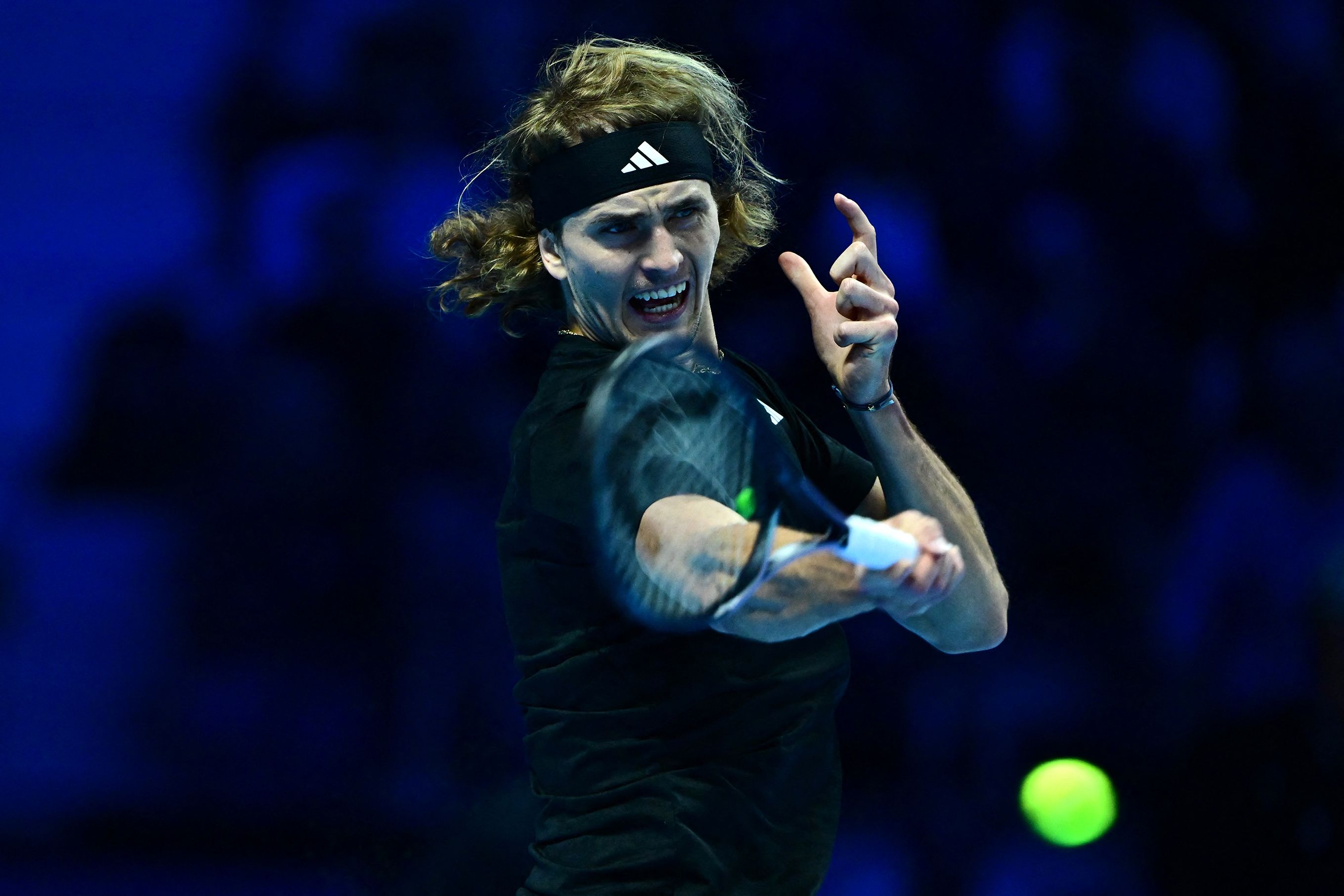 意大利网球队完胜西班牙网球队，梅德韦杰夫制霸全场