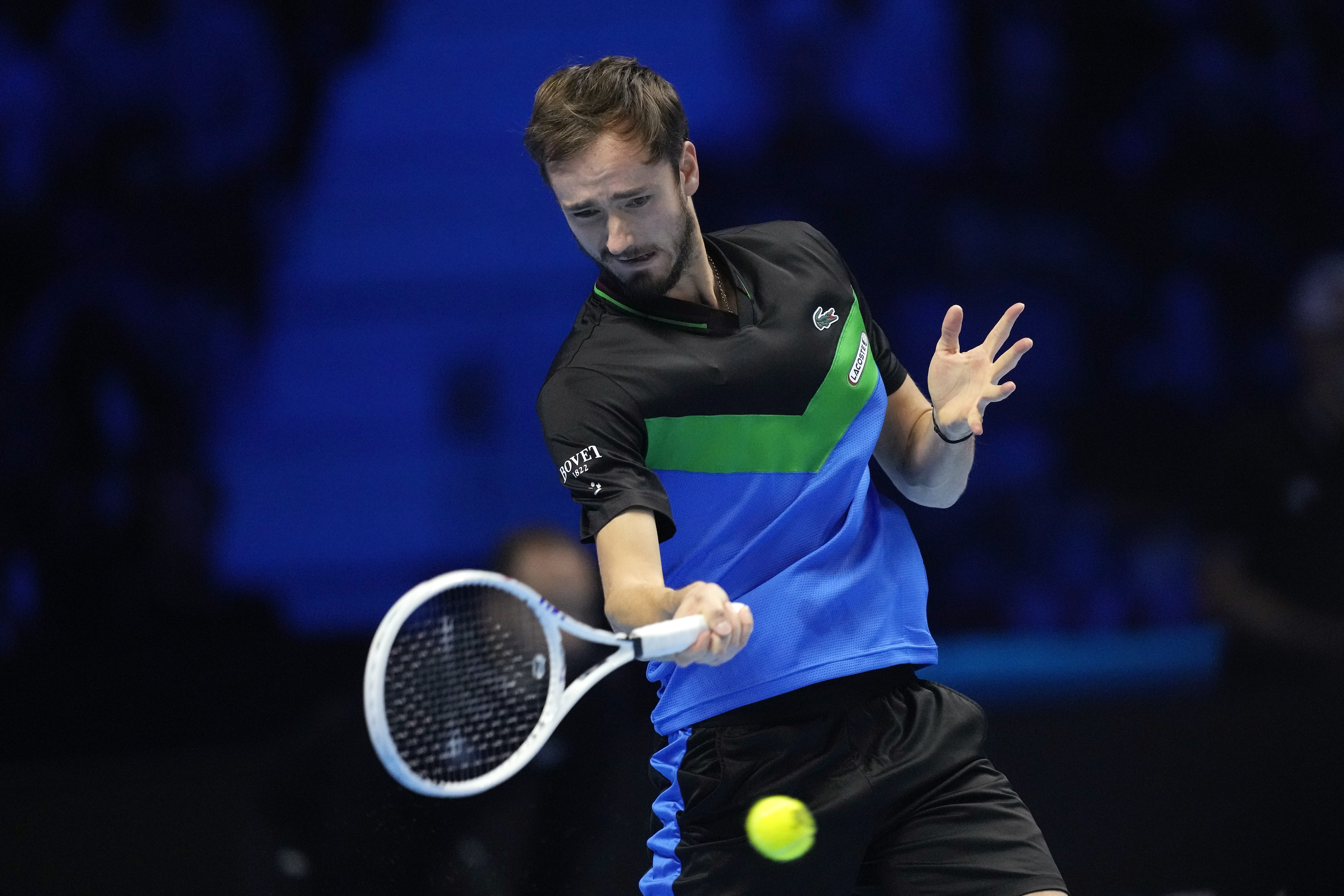 意大利网球队完胜西班牙网球队，梅德韦杰夫制霸全场