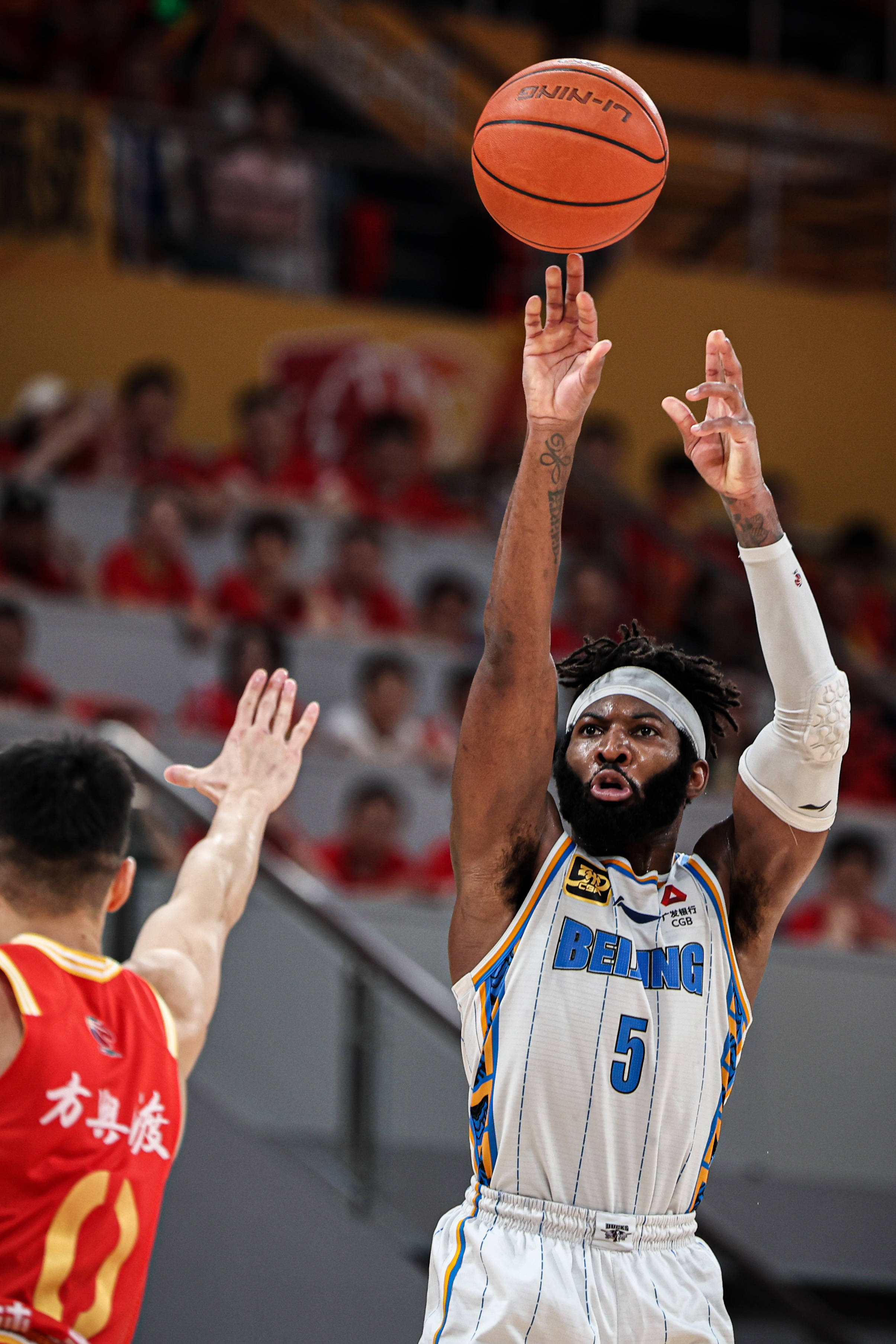 新外援表现抢眼，带领球队获得胜利