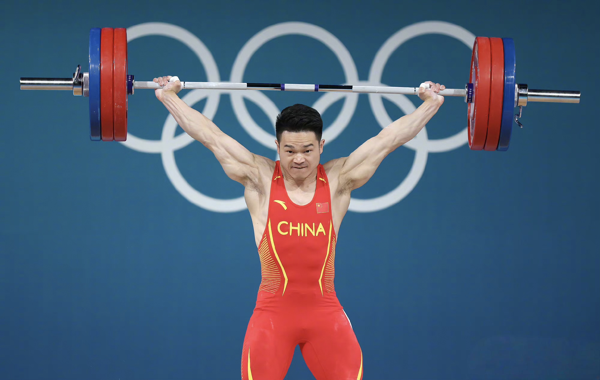 奋勇向前，誓夺金牌！运动员的拼搏精神