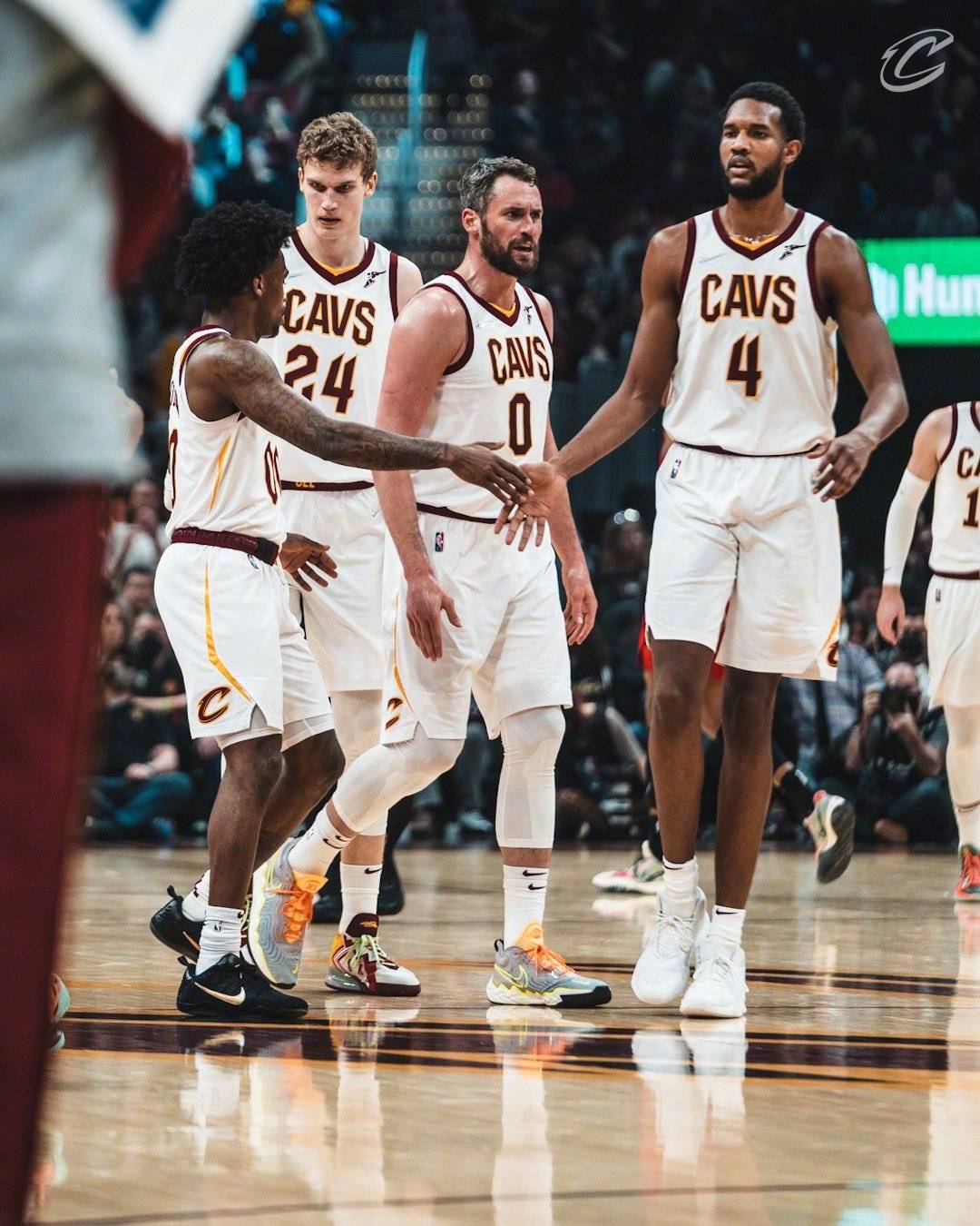 新疆队险胜辽宁队,武切维奇扛起全队 新疆队险胜辽宁队,武切维奇扛起全队