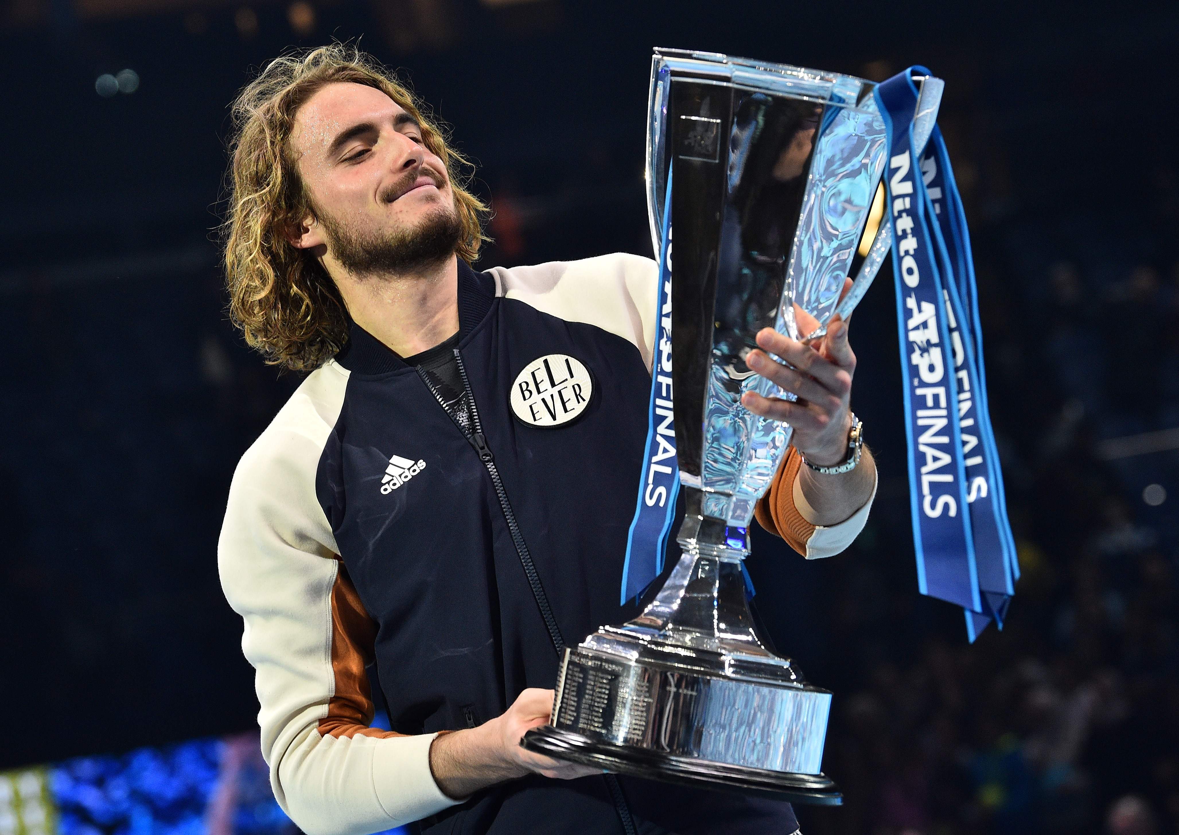 美国网球队逆转英国网球队，西西帕斯送出助攻