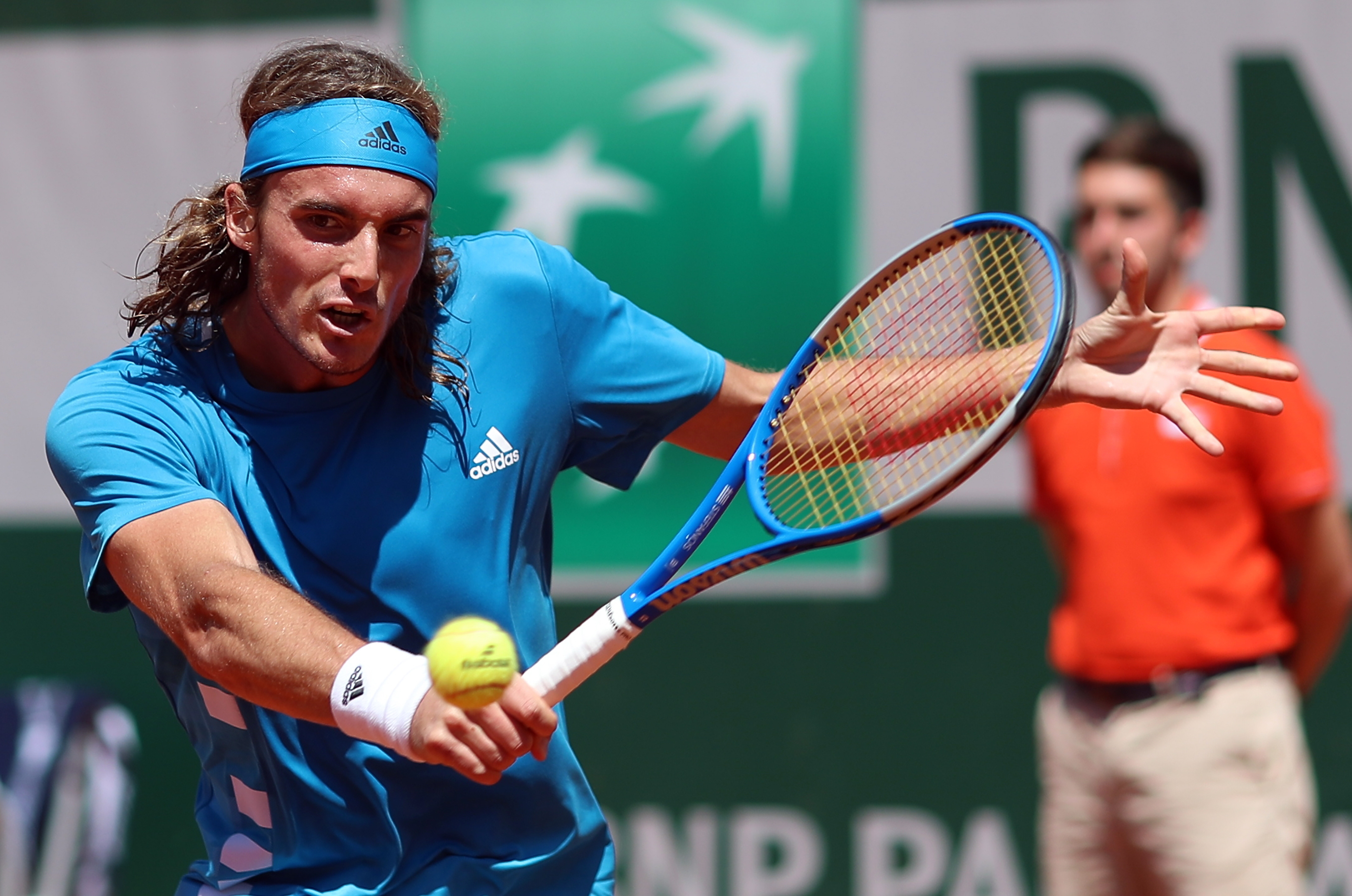 美国网球队逆转英国网球队，西西帕斯送出助攻