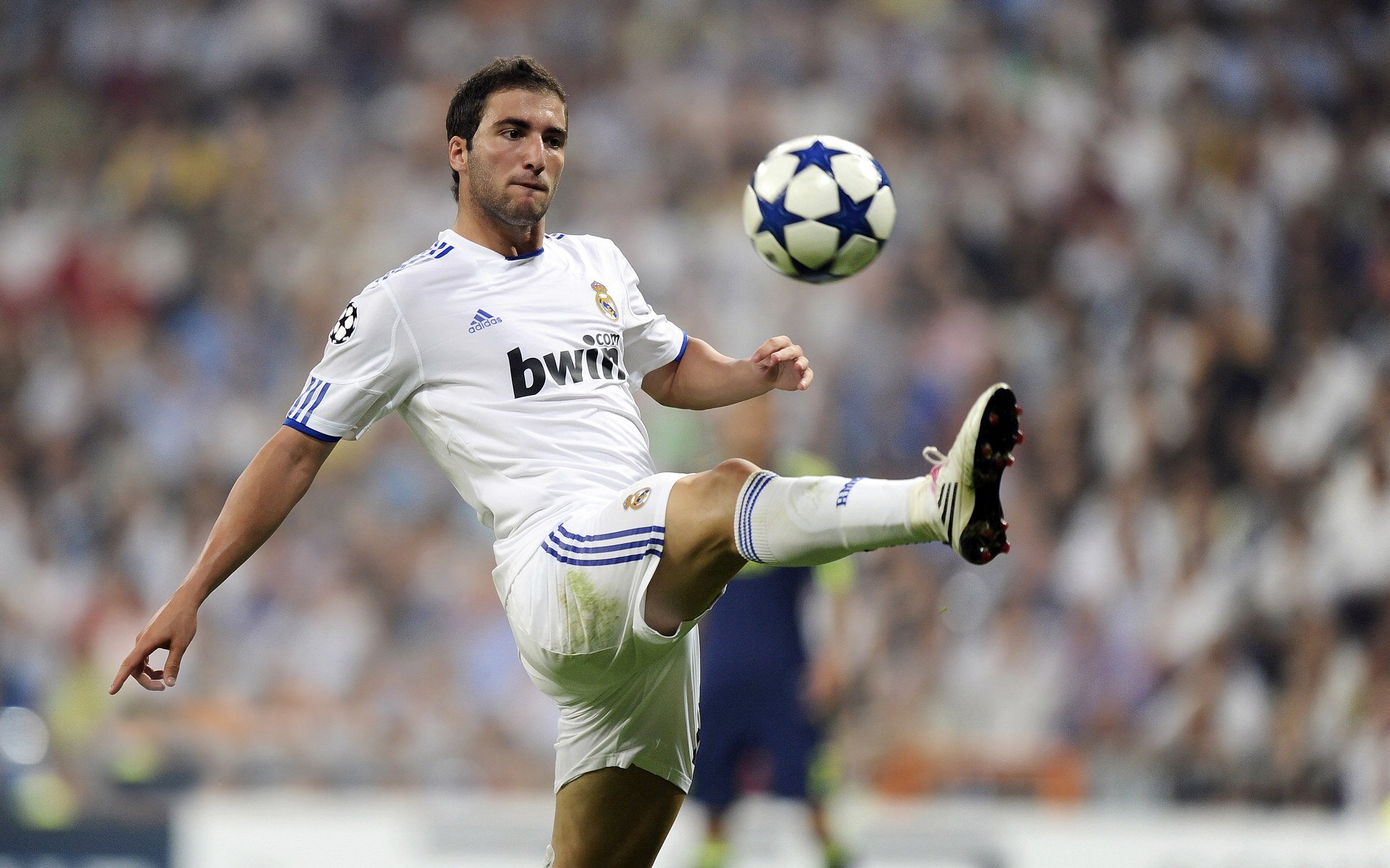 赛道与球场，当杜兰特在F1争冠战接管比赛，灰熊如何从勇士围剿中突围？