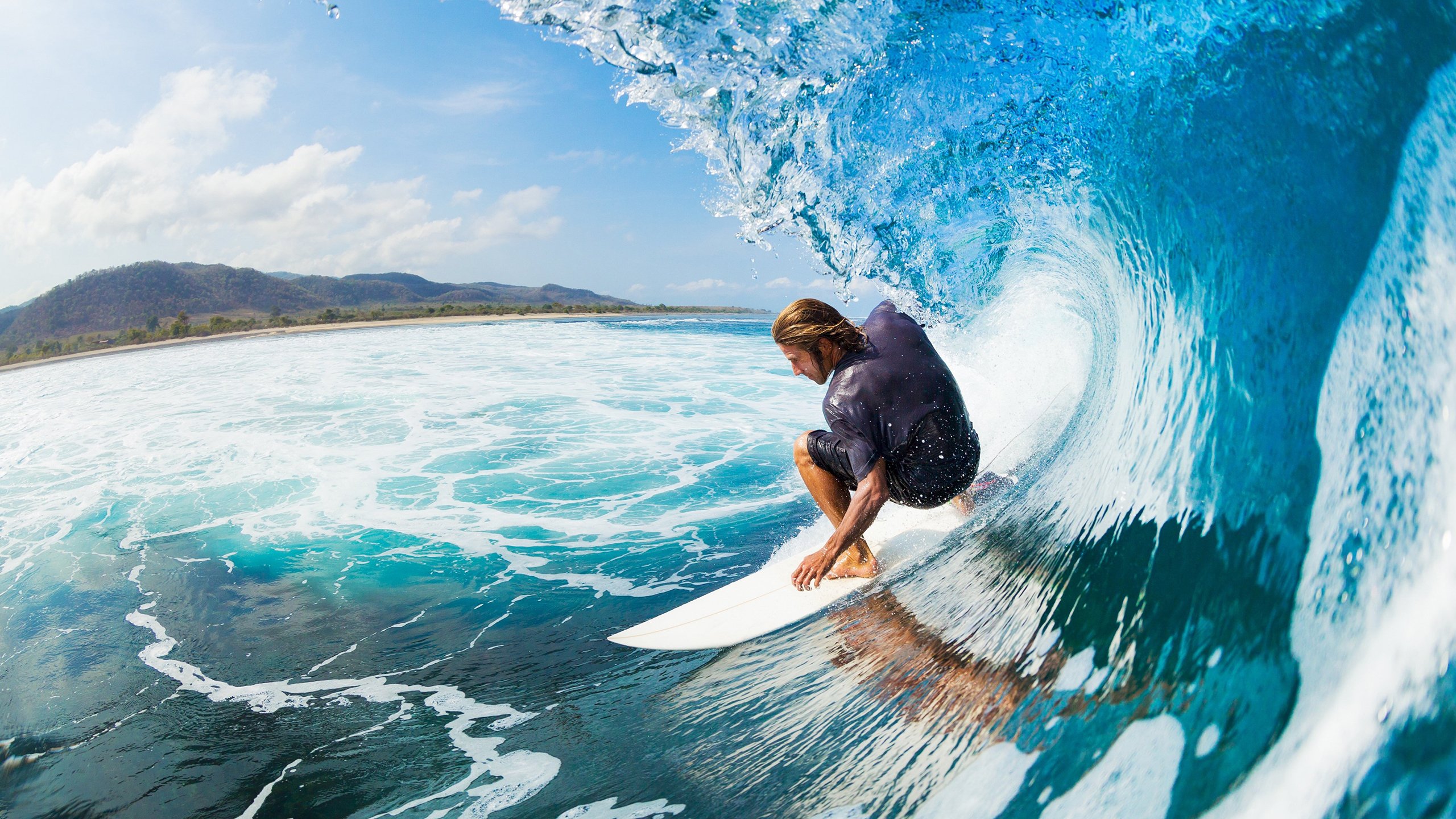 东方奇迹夜，山东队翻盘公牛，詹姆斯点燃赛场