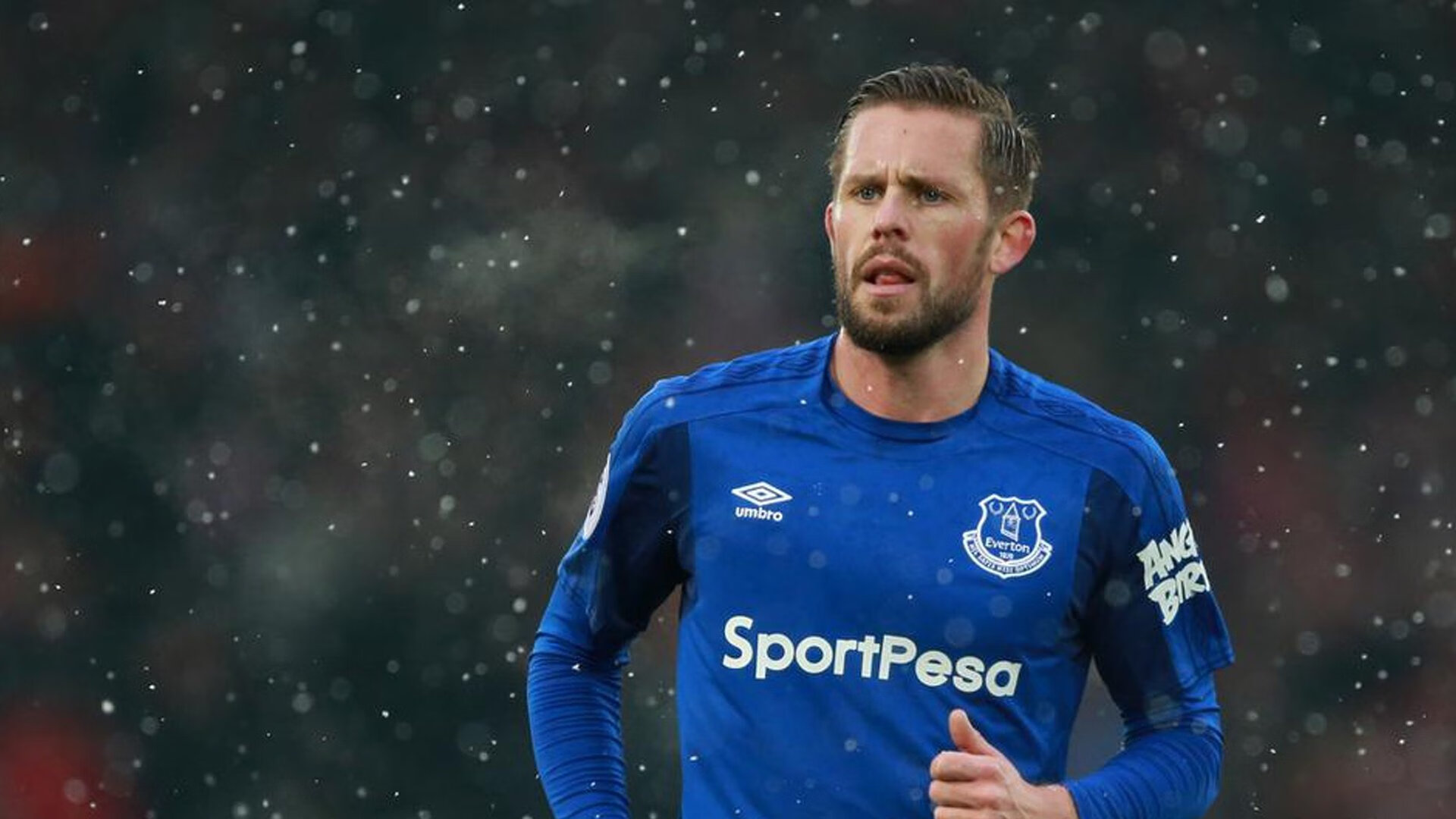 绿茵场上的双重奏，拜仁铁壁锁比利时，魔笛独舞破苍穹